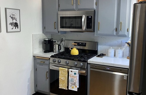 Arrowhead Villas Cabaña | NEW!!! 2 Bedroom Cozy Cottage in the Trees Sleeps 6