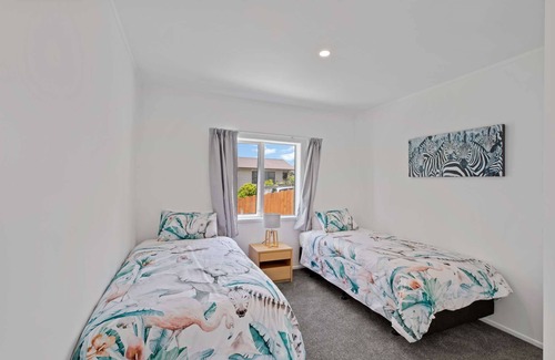 Red Beach Casa | New 2 bedroom house 900m from beach