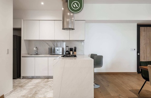 Hipodromo Condesa Apartamento | New 2 BR Condo in Condesa - Pool - City Skyline
