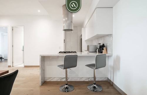 Hipodromo Condesa Apartamento | New 2 BR Condo in Condesa - Pool - City Skyline