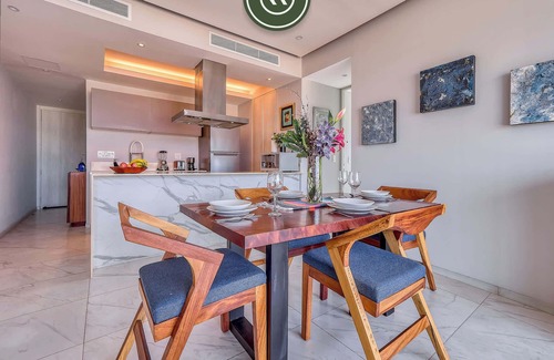 Isla Iguana Apartamento | New 2 BR Condo Right in the Marina - Rooftop Pool