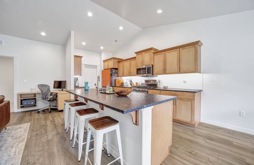 Twin Falls Casa | New 2 level Twin Falls Home, 2 masters!