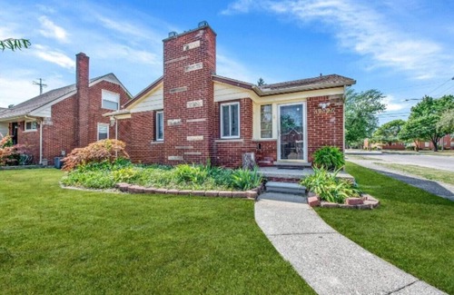 Detroit Casa | NEW 20% OFF - Grosse Pointe/Detroit Relaxing Home
