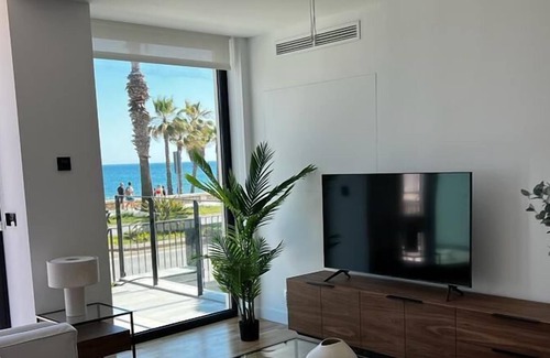 La Caleta Apartamento | (NUEVO 2022) SUITE DE LUJO EN PRIMERA LINEA DE PLAYA LA MALAGUETA CON PARKING Y VISTAS AL MAR
