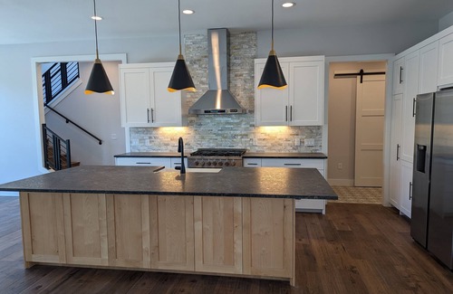 Galindo Casa | New 2023 Home, Cool Pool, 4Bed 3.5Bath, Patios, in great South Austin!