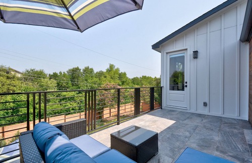 Galindo Casa | New 2023 Home, Cool Pool, 4Bed 3.5Bath, Patios, in great South Austin!