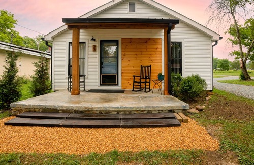 Robbinsville Cabaña | *NEW* 2B/1B Cozy Cottage by Tail of the Dragon! Flat Parking|Firepit