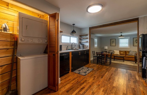 Robbinsville Cabaña | *NEW* 2B/1B Cozy Cottage by Tail of the Dragon! Flat Parking|Firepit