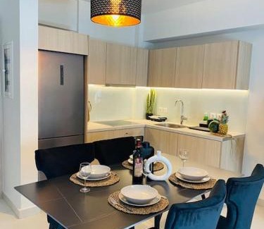 Kallithea Apartamento | New 2BD aprt with Shared Rooftop Pool D3