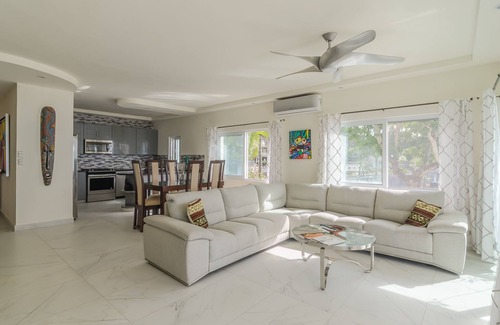 Cabarete Apartamento | Nuevo condominio frente al mar 2BD en Cabarete central, vistas al mar, cerca de todo.