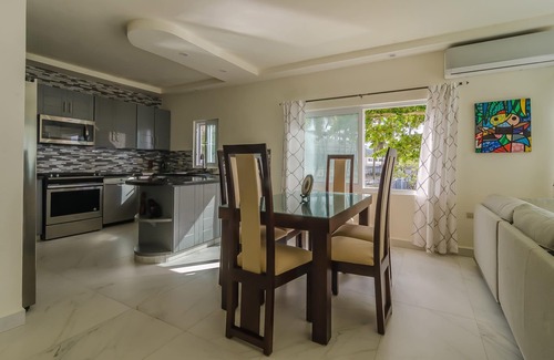 Cabarete Apartamento | Nuevo condominio frente al mar 2BD en Cabarete central, vistas al mar, cerca de todo.