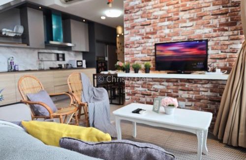 Downtown George Town Apartamento | NEW 2BR Sunrise Gurney with Stunning Seaview 无敌日出海景房
