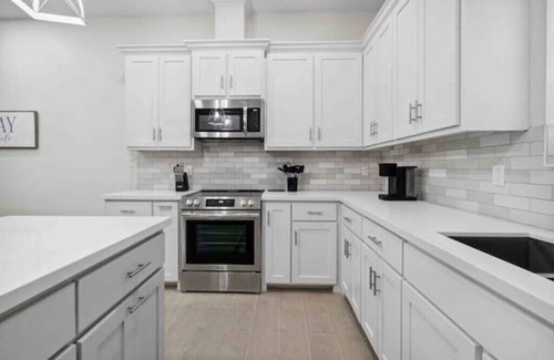 Harlingen Casa | New 3 bedroom, 2 bath, 4 Beds, 2 car garage with all new furnishings!