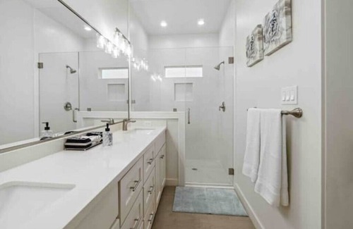 Harlingen Casa | New 3 bedroom, 2 bath, 4 Beds, 2 car garage with all new furnishings!