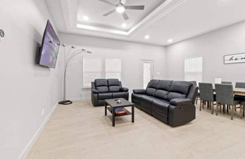 Harlingen Casa | New 3 bedroom, 2 bath, 5 beds, 2 car garage Home!