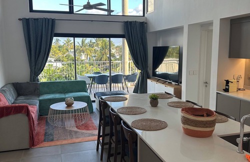 Pointe aux Canonniers Apartamento | New 3-bedroom apartment with swimming pool, on the seafront.
