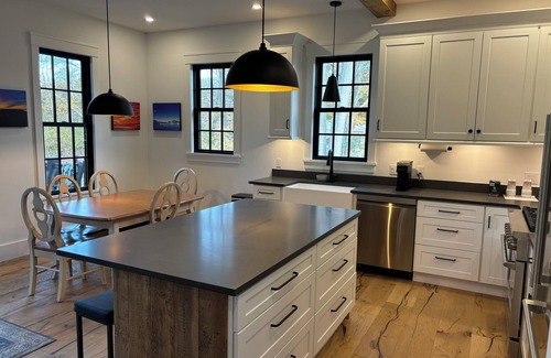 North Scituate Casa | New 3-bedroom barn in seaside area of Scituate with beaches and shopping nearby