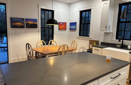 North Scituate Casa | New 3-bedroom barn in seaside area of Scituate with beaches and shopping nearby