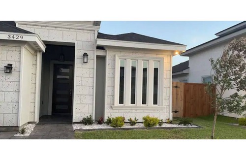 McAllen Casa | New 3-bedroom home in convenient location.