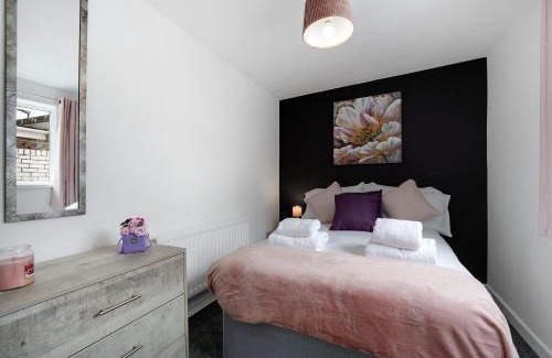 Sunderland Casa | NEW! 3 Bedroom Home in Sunderland by Stay With Us, Perfect for Families & Contractors, FREE WiFi!