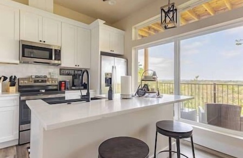 Gruene Casa | Charming 3 bd / 3 ba Riverside Townhome, Short Walk to Gruene Hall!