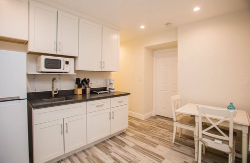 Silver Terrace Casa | ¡NUEVO! 30+ DÍAS: 2BR / 2BA moderno cerca de todo