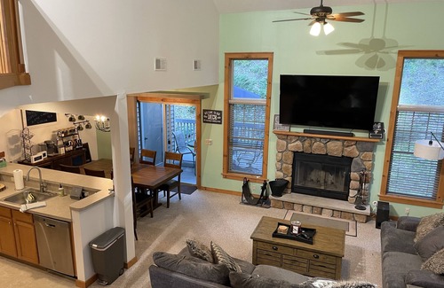 Tannersville Casa | NEW 3000 SF Private HOUSE at Camelback Mountain Private Parking Game Room 6 TV