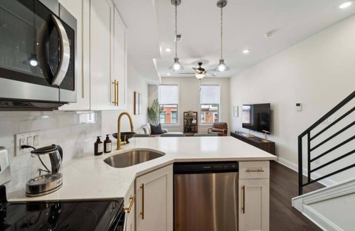 Mantua Apartamento | New 3BD/3BA – Roof Deck & City Views