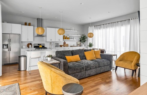Whitebridge Casa | New 3bd Stylish Townhome!