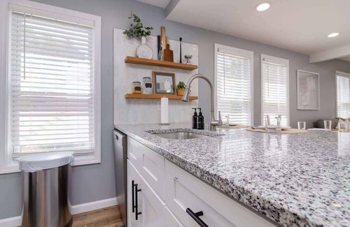 Hazel Park Casa | New!3BR/2BA Home in the Vibrant City of Hazel Park