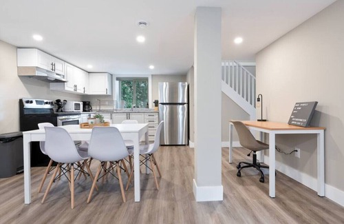 Barrie Casa | New 3BR Coach House | Near Beach & Downtown