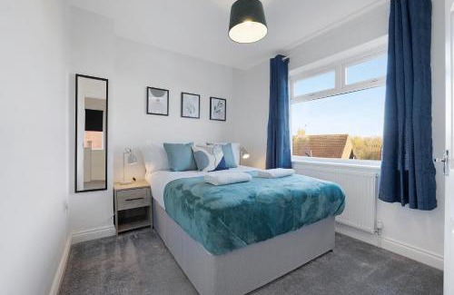 Stockton-on-Tees Casa | NEW! 3BR in Colchester Road