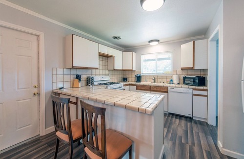 Shasta View Casa | NEW 3BR SMARTHOME W/ WIFI | GAMES | GOOD LOCATION