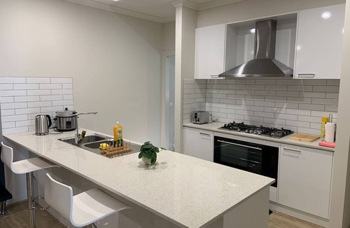 Clyde Casa | New 4.5 BR Modern Home @Clyde