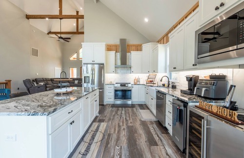 Edgemont Casa | New! 4 Bed 3 Bath Greers Ferry Lakefront Home with Private Playground!