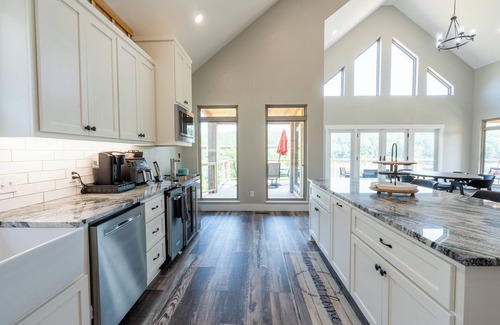 Edgemont Casa | New! 4 Bed 3 Bath Greers Ferry Lakefront Home with Private Playground!