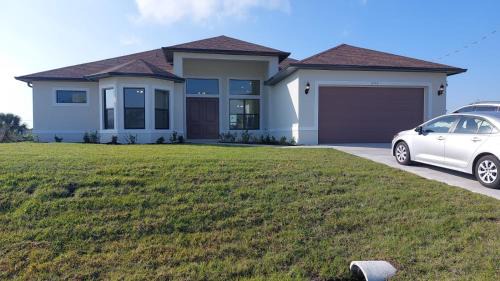 Burnt Store Casa | New 4 bed house on a canal facing south & door ramp, near golf course and softball