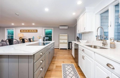 Barnstable Casa | New,4 Bedrm, 4 Bath Gorgeous Coastal Retreat, with Marsh Views Sleeps 12. Close to Beach, Harbor and Barnstable Village