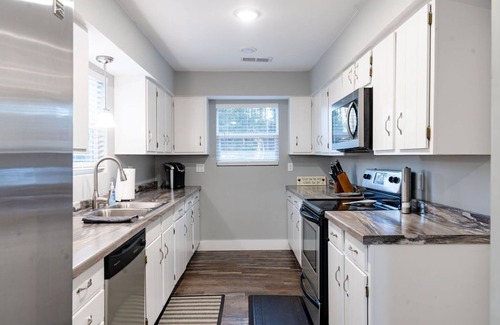 Higden Casa | New! 4 Bedroom + 2 Bathroom Lakeview Home!