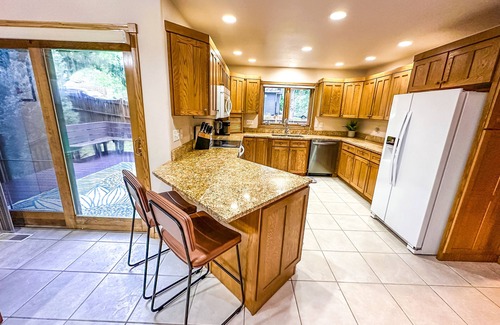 Rapid City Casa | NEW!! 4-Bedroom Executive Estate in the Hart of the Black Hills
