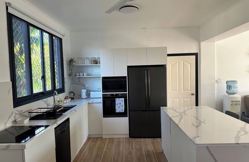 Apia Casa | New 4-bedroom home in prime location in Taumeasina with AC in all rooms.