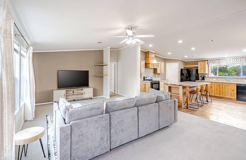 Leander Casa | NEW! 4 Bedroom Home with Huge Yard - Dog Friendly