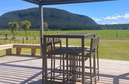 Atiamuri Casa | New 4 bedroom house to yourself, sleep 12, WiFi, full Air Conditioning