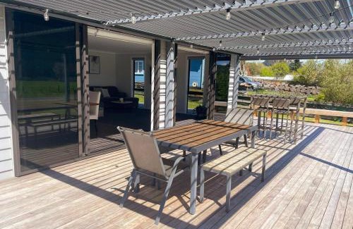 Atiamuri Casa | New 4 bedroom house to yourself, sleep 12, WiFi, full Air Conditioning