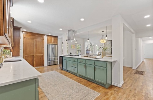 Central Oklahoma City Casa | NEW 4 BR, OKC, Walk 2 OU Med, Sleeps 8, 4 King Bed