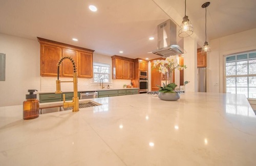 Central Oklahoma City Casa | NEW 4 BR, OKC, Walk 2 OU Med, Sleeps 8, 4 King Bed