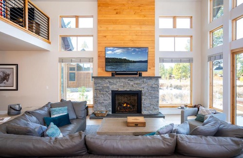 Truckee Casa | NEW 4BD Residence in the Signature Home Collection at Old Greenwood!