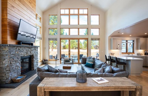 Truckee Casa | NEW 4BD Residence in the Signature Home Collection at Old Greenwood!