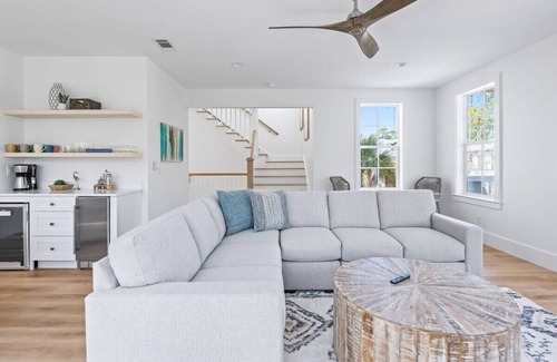 Treetop Casa | New 4BR Home | Pool | Elevator | 8 Bikes