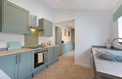 Quarrington Hill Casa | New! 4BR in Hill top House